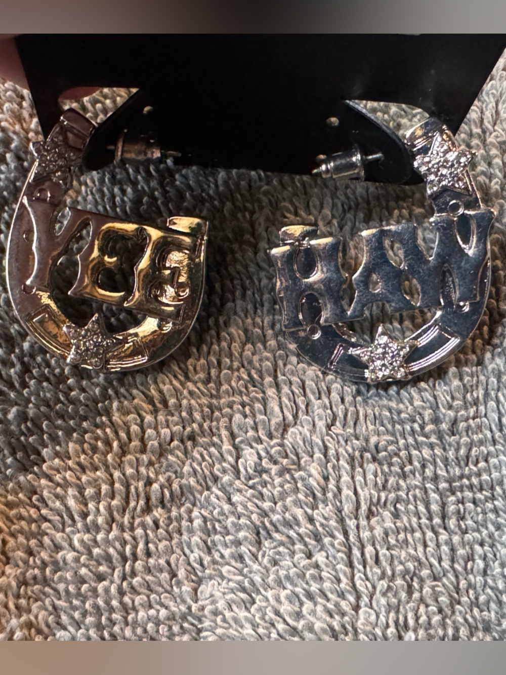 🌟 3/$20 Eligible! NWT BodyRage Silver-Tone “YEEHAW” Earrings - Picture 2 of 3